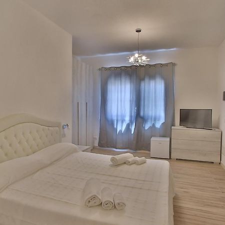 Les Chambres Au Centre San Teodoro  Esterno foto