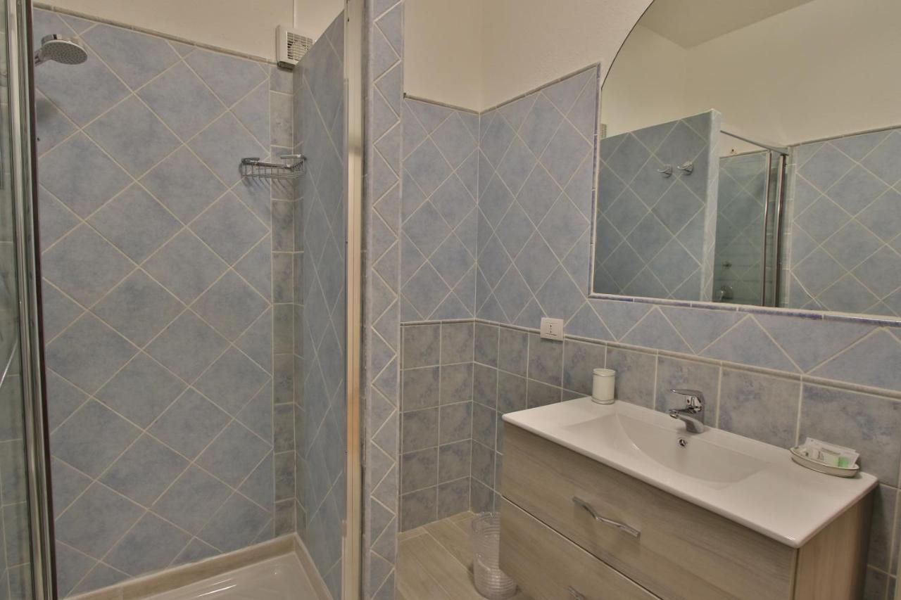 Les Chambres Au Centre San Teodoro  Esterno foto